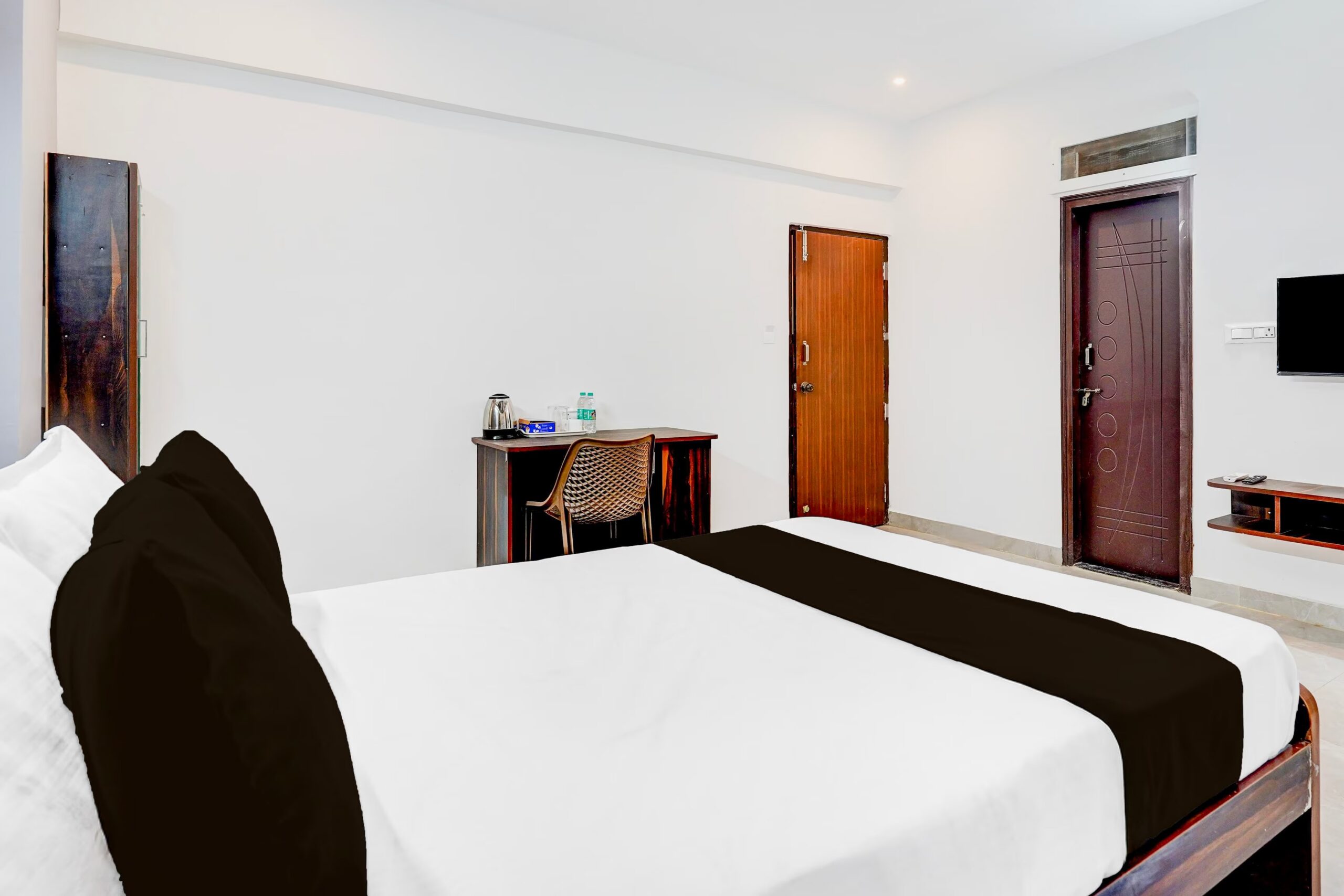 AC single hotel room in Brookefield Bangalore